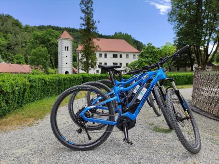 JZ Polhograjska graščina